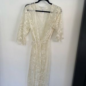 Flora Nikrooz Cream Lace Robe Small Worn Once